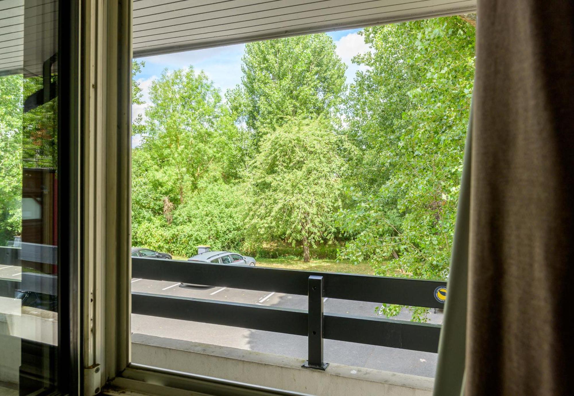 B&B Hotel Pontault Combault ภายนอก รูปภาพ